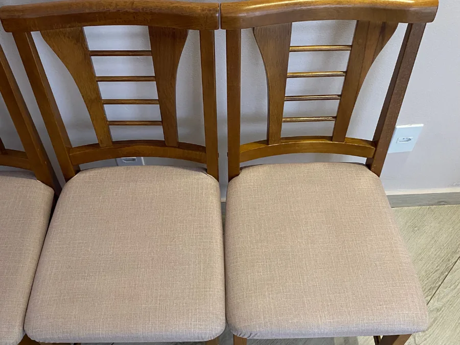 Cadeiras de jantar depois da higienização