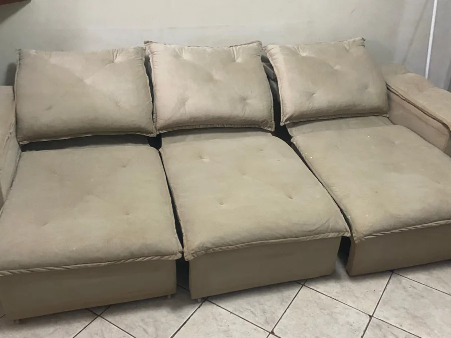 Sofá bege depois da higienização