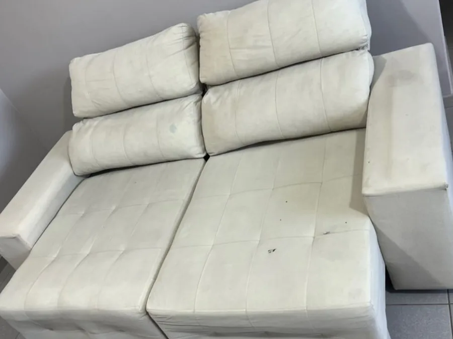 Sofá branco depois da limpeza