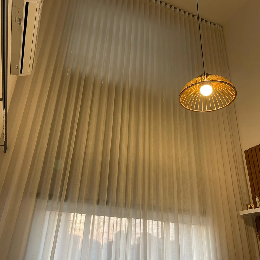 Limpeza de cortinas altas em Balneário Camboriú