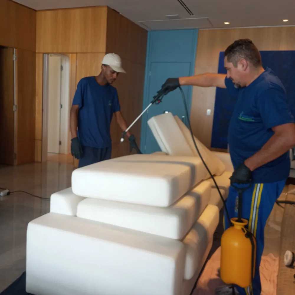 Limpeza de sofá de couro em Balneário Camboriú